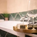 Apartment Free Parking! Soho 101, 4 Ppl, Ac, Superfast Wifi, Tv