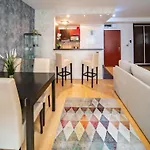 Free Parking! Soho 101, 4 Ppl, Ac, Superfast Wifi, Tv Apartment