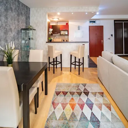 Free Parking! Soho 101, 4 Ppl, Ac, Superfast Wifi, Tv Apartament