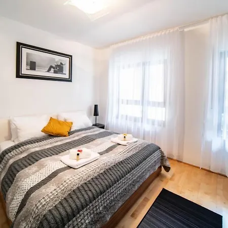 Free Parking! Soho 101, 4 Ppl, Ac, Superfast Wifi, Tv